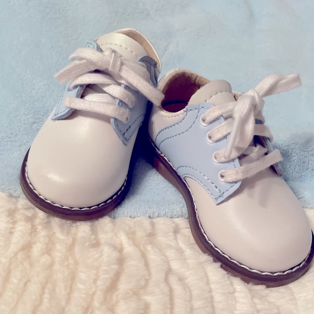 Infant Boy Size 4 Blue/White Footmates Shoes